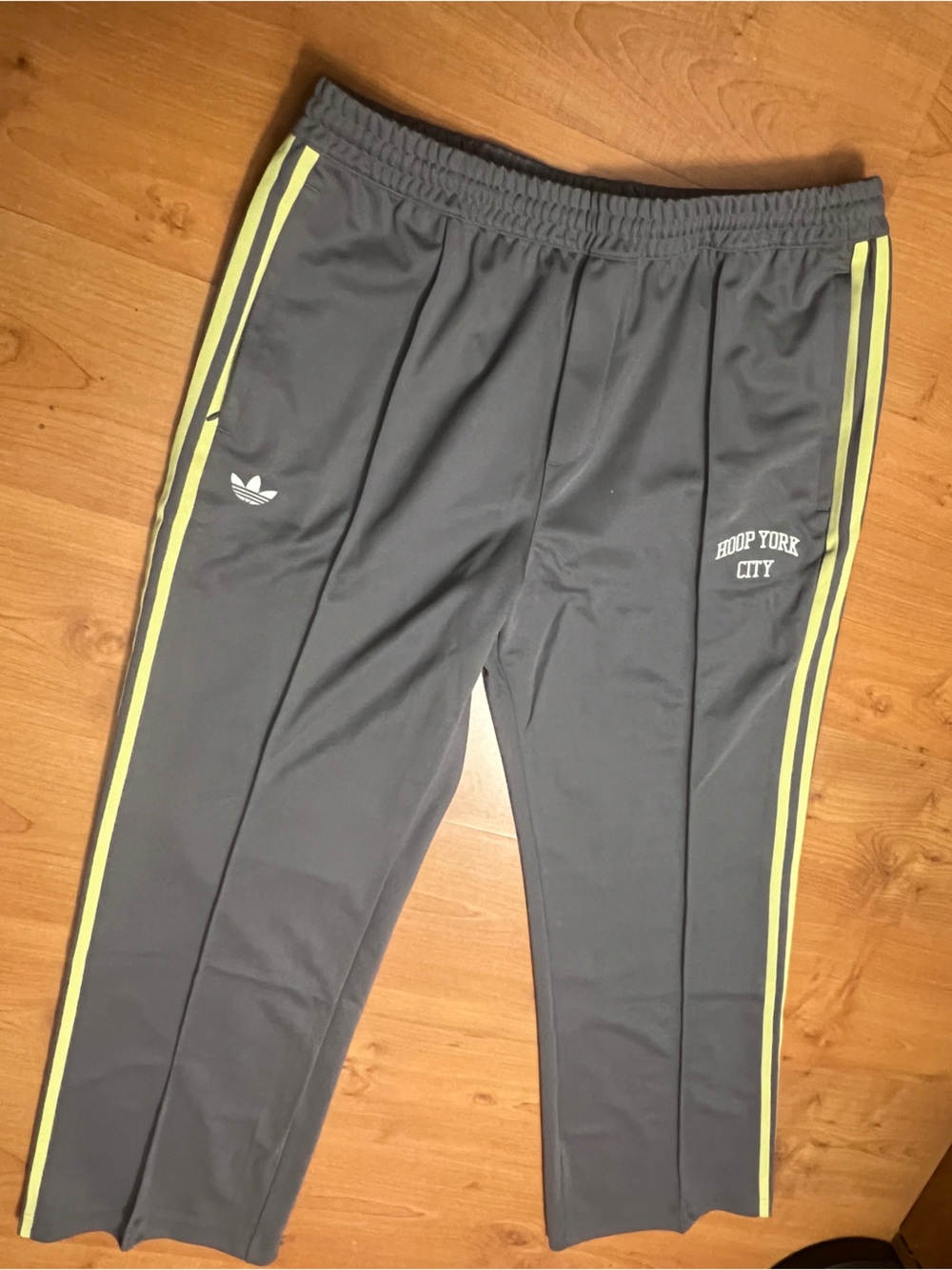 Adidas woven track pants men’s large hoop York city logo